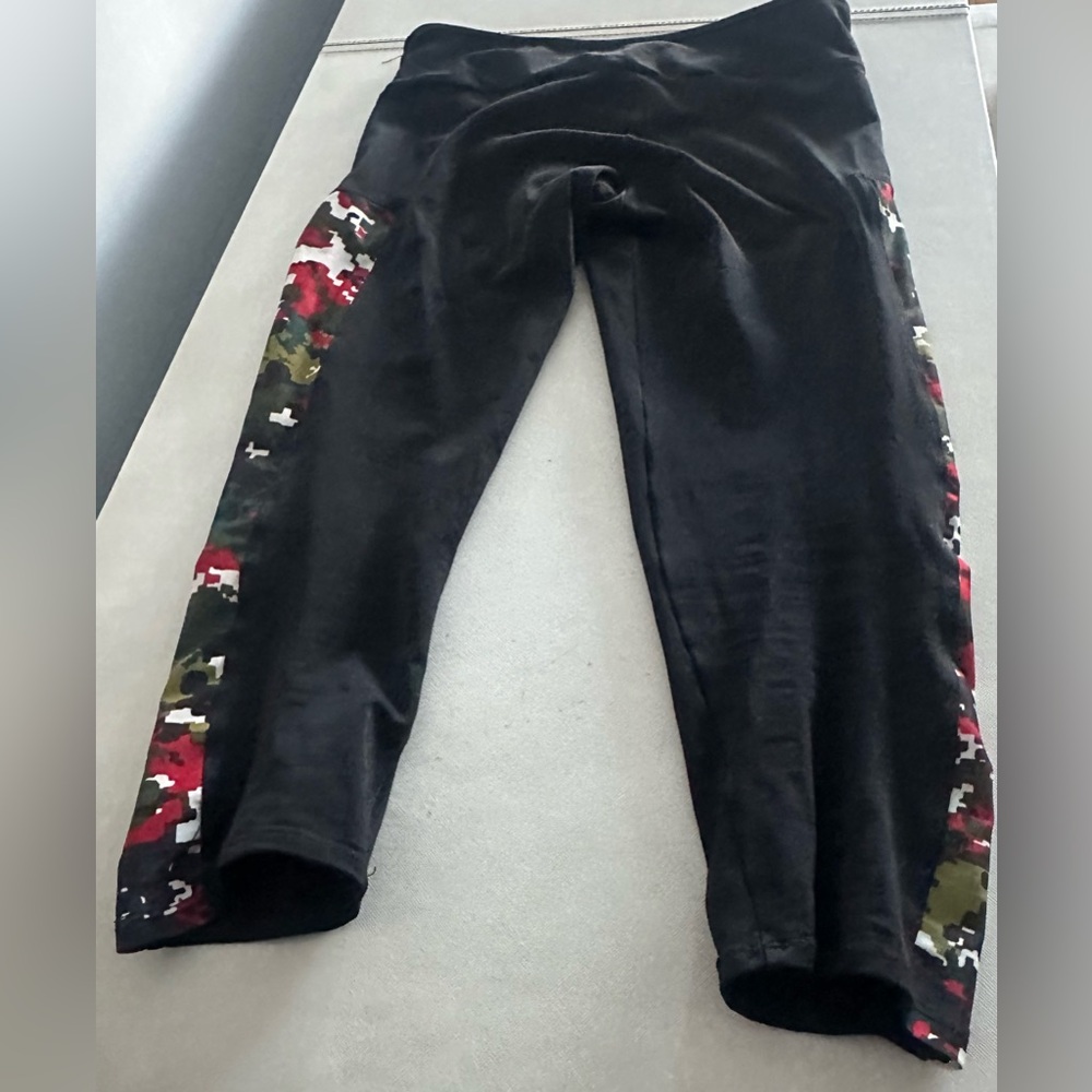 Onzie 3/4 length leggings